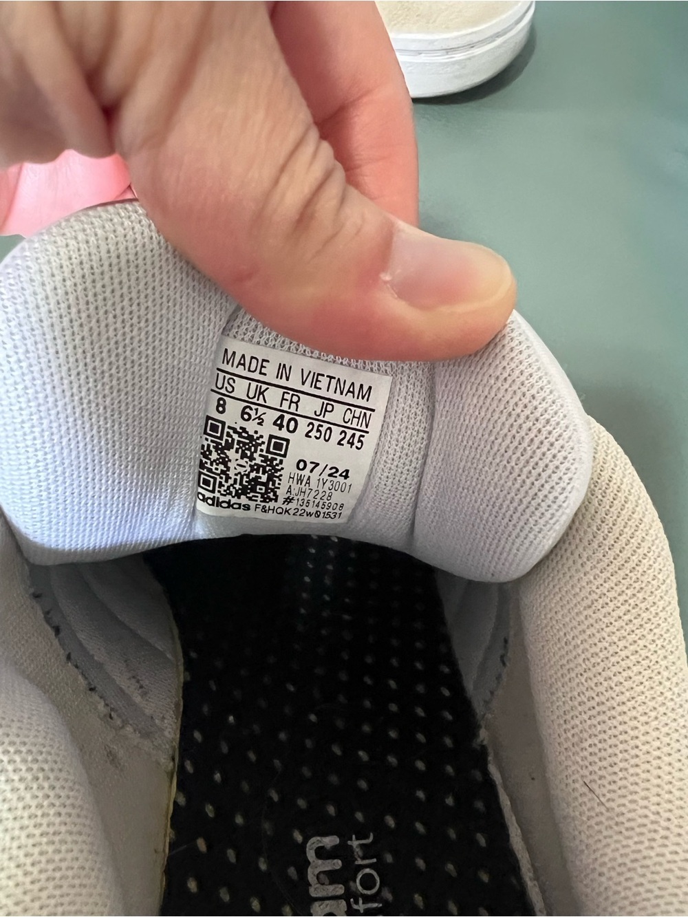 Adidas Women’s Sneaker in Beige and White - Picture 6 of 8